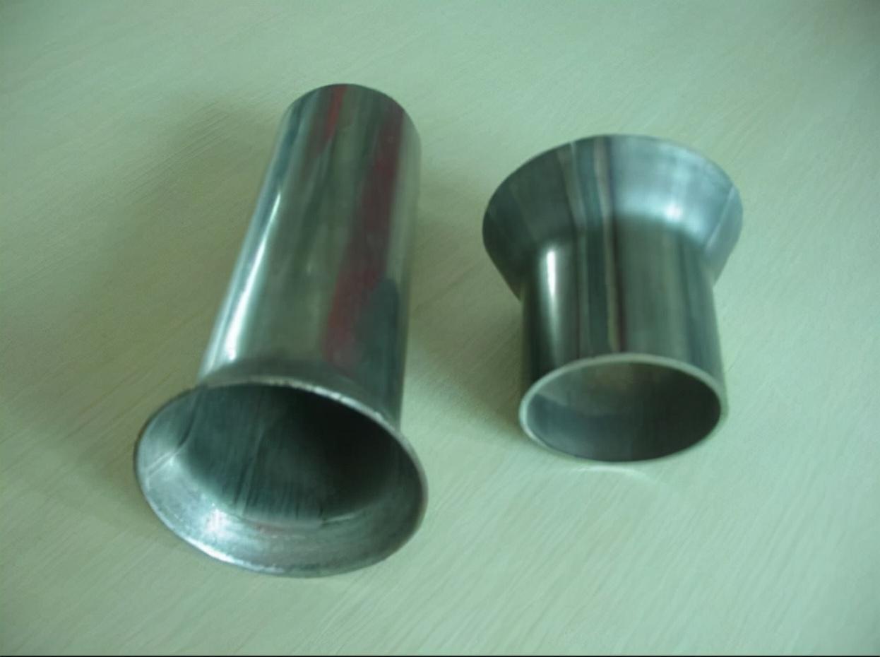 多种保温杯遭央视曝光!重金属超标热水进“毒水”出,家长要注意